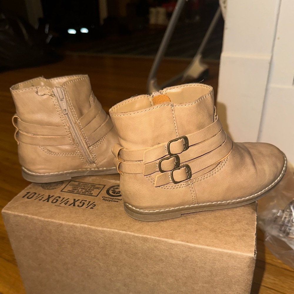 Old Navy Kids Tan Boots size 10 - Picture 3 of 7
